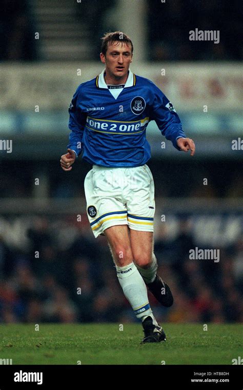 TONY GRANT EVERTON FC 25 January 1999 Stock Photo - Alamy