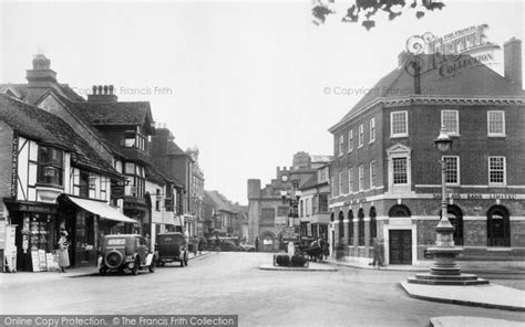 Photo of Horsham, Town Hall 1933 - Francis Frith