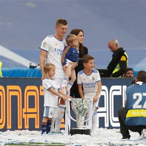 Kroos with family | Toni kroos, Real madrid, Players wives