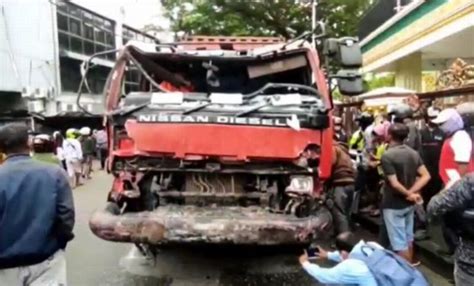 Knkt Diterjunkan Investigasi Penyebab Kecelakaan Truk Tronton Di