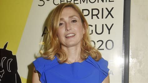 Femme Actuelle Julie Gayet Ses Rares Confidences Sur Le P Re De Ses