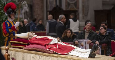 Papa Benedetto Xvi Trattato Da Sommo Pontefice I Dettagli Dei