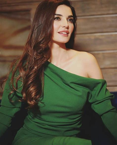 3 Hot Sexy Sadia Khan Bikini Pics