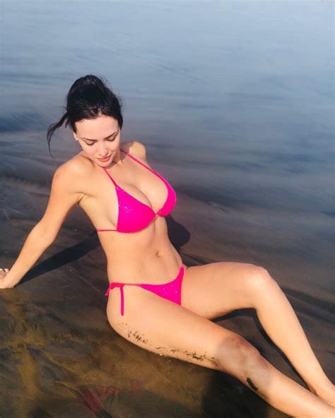 6 Hot Sexy Natalie Espinoza Bikini Pics