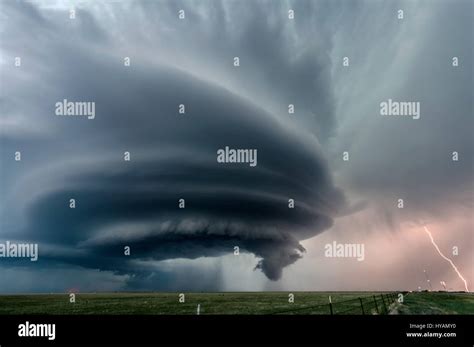Tornado bilder -Fotos und -Bildmaterial in hoher Auflösung – Alamy
