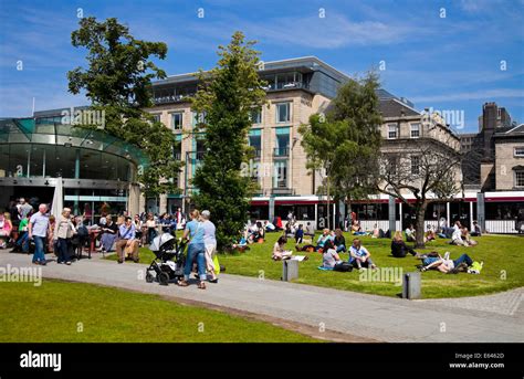 St Andrew Square Hi Res Stock Photography And Images Alamy