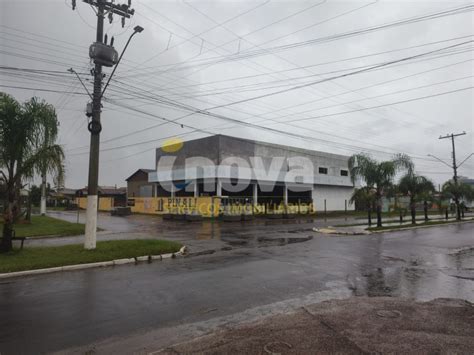 PAVILHÃO COMERCIAL NO CENTRO DE IMBÉ