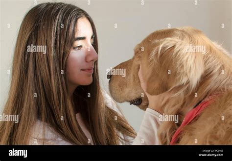 Adolescente Avec Son Chien Banque De Photographies Et Dimages à Haute