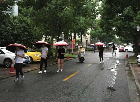 南京這款「借把傘」共享雨傘不花哨、不搞噱頭，就是穩定與可靠 每日頭條