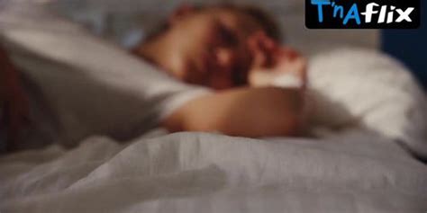 Mia Mckenna Bruce Sexy Scene In How To Have Sex Tnaflix