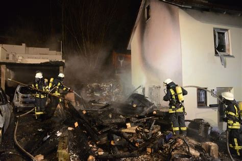 Holzschuppen In Ochsenhausen Brennt Nieder