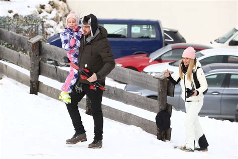 Michelle Hunziker Con Tomaso Trussardi E Le Figlie Aurora Ramazzotti