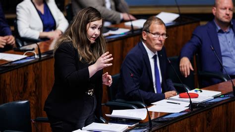 В парламенте прошло обсуждение доклада о мерах по искоренению расизма и ...