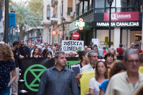 Fotogalería Marcha vecinal contra los depósitos del Puerto de Alicante