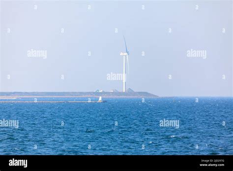 éolienne flottante Banque de photographies et dimages à haute