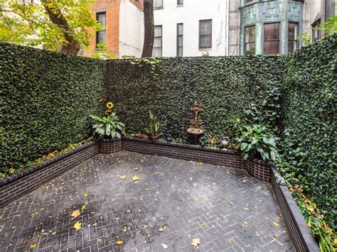 Ivana Trumps Ues Townhouse Goes Up For Sale See Inside Upper East