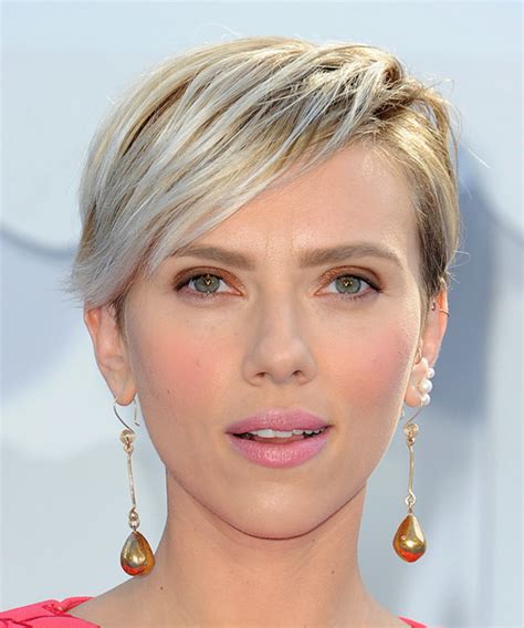 Scarlett Johansson Short Straight Light Blonde Hairstyle