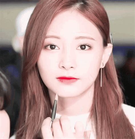 Tzuyu Chou Tzuyu  Tzuyu Chou Tzuyu Twice  を見つけて共有する