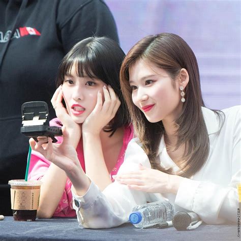 Heres How Twices Momo Reacted When Sana Called Her Unnie Koreaboo