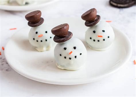 Snowman Oreo Balls - I Heart Naptime