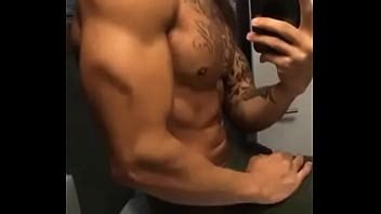 Jeramie Hollins Uses Huge Dick In First Porn XVIDEOS