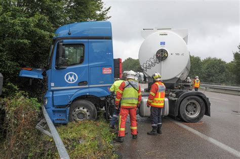 Un camion citerne et deux voitures entrent en collision sur l A20 à