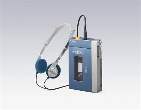 The History Of The Walkman 35 Years Of Iconic Music Players The Verge