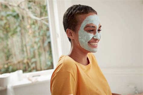 Cómo hacer una mascarilla para la cara con ingredientes caseros