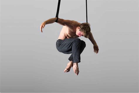 Aerial Straps - Circus Artist | Quentin SIGNORI