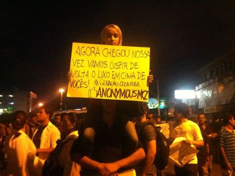 G Manifestantes Encerram Protesto Em Frente Ao Pal Cio Do Governo De