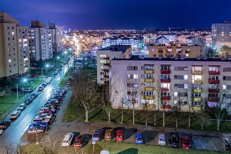 Latka Zgin A Po Upadku Z Pi Tra W Be Chatowie Pi A Wcze Niej