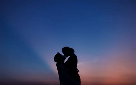 Couple 4k Wallpaper Night Romantic Kiss Silhouette