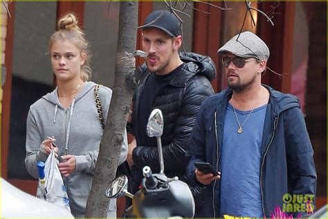 Leonardo DiCaprio Nina Agdal Take A Mid Week Stroll Around Manhattan