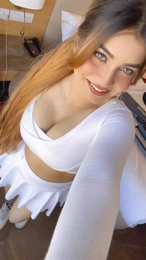 Come Dive Inn Nudes Cleavage Nude Pics Org