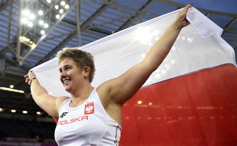 Anita Włodarczyk ze złotym medalem olimpijskim w Tokio