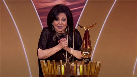 إسعاد يونس بعد فوزها بجائزة الإنجاز مدى الحياة فى Joy Awards فخورة بالنهضة الفنية اللي بتحصل