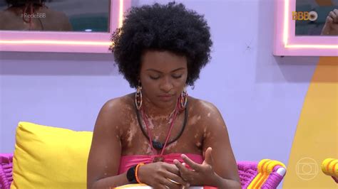 BBB 22 Aranha gigante aparece atrás de Natália e rouba a cena