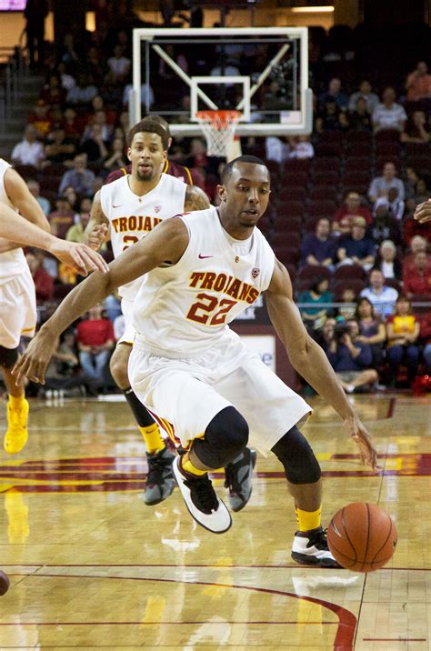 Usc Blown Out In Regular Season Finale Daily Trojan