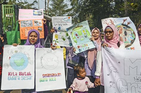 Aksi Peduli Lingkungan Antara Foto