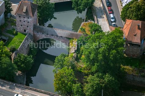 Nürnberg aus der Vogelperspektive Turm Bauwerk mit Brücke über