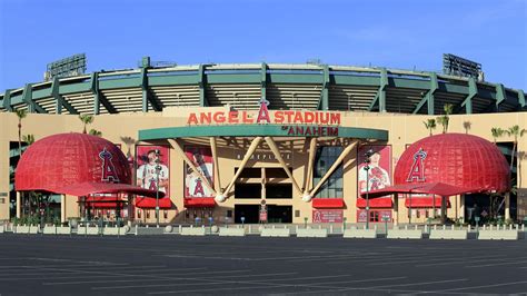 Angels owner Arte Moreno agrees to buy stadium, stay in Anaheim | Fox Business