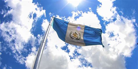 La bandera, símbolo patrio de Guatemala | Aprende Guatemala.com