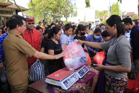 Bupati Klungkung Sebut Aplikasi Bank Sampah Bantu Tangani Sampah Desa