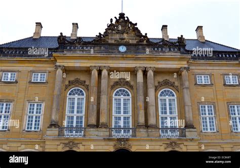 Palacio De Amalienborg La Casa De Invierno De La Familia Real Danesa