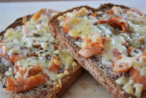 Recept Voor Toast Met Zalm Roomkaas En Geraspte Kaas Foody Nl