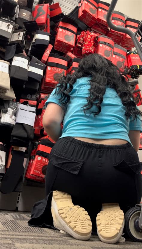 Sexy Pawg Worker Glasses Cleavage Ass Forum