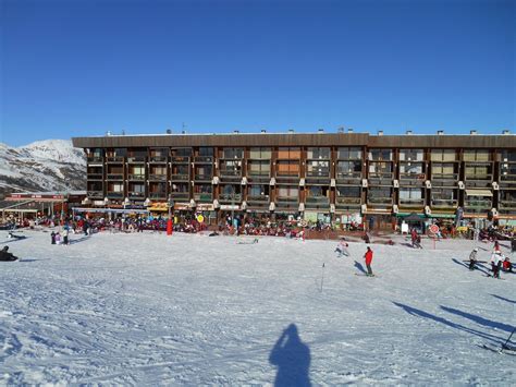 Le Front De Neige Et Les Commerces Du Corbier Stations De Ski