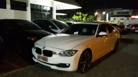 Patroa do crime Fornecedora de cocaína que ostentava carro BMW é presa