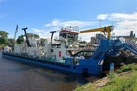 Земснаряд Лотос-3 доставлен в Архангельскую область