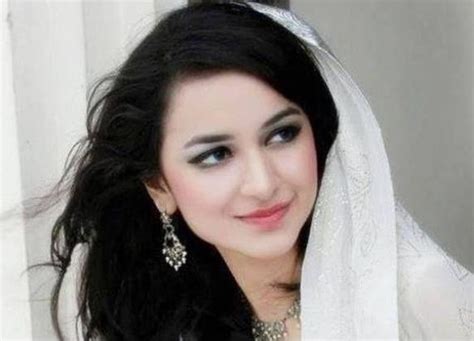 Yumna Zaidi In White Dress Yumna Zaidi Pakistani Actress Pakistani Girl